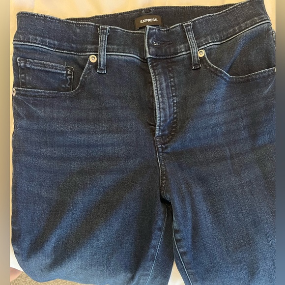 Express Skyscraper midrise  jeans.  Split bottom hem.  Like new! - Picture 8 of 8